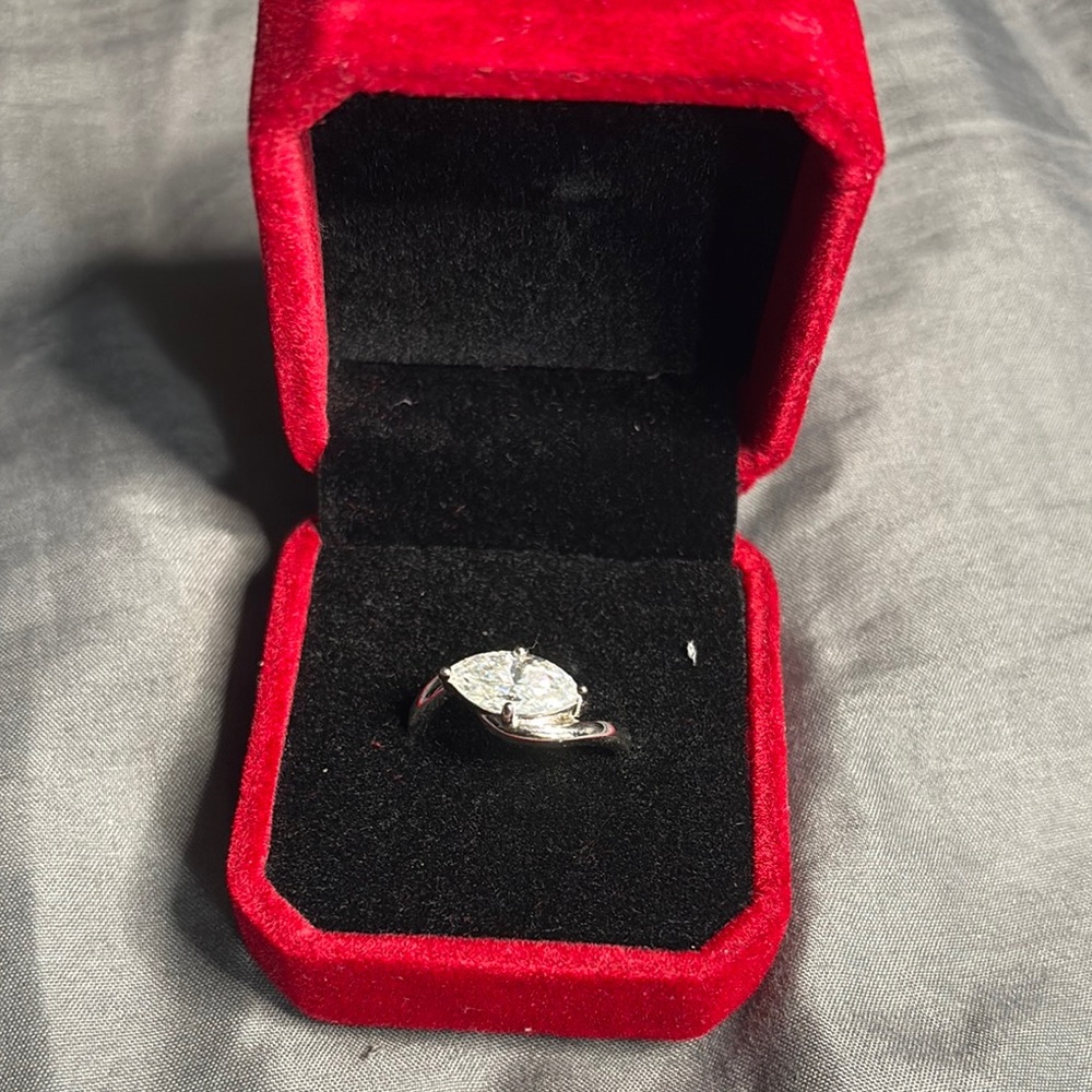 Elegant Silver Women's Marqui shape moissanite 2Ct Ring S925